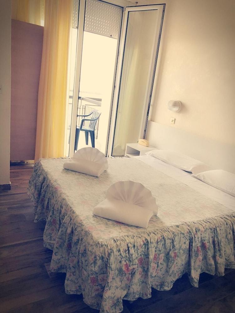 Hotel Brenta Viserbella di Rimini Екстер'єр фото