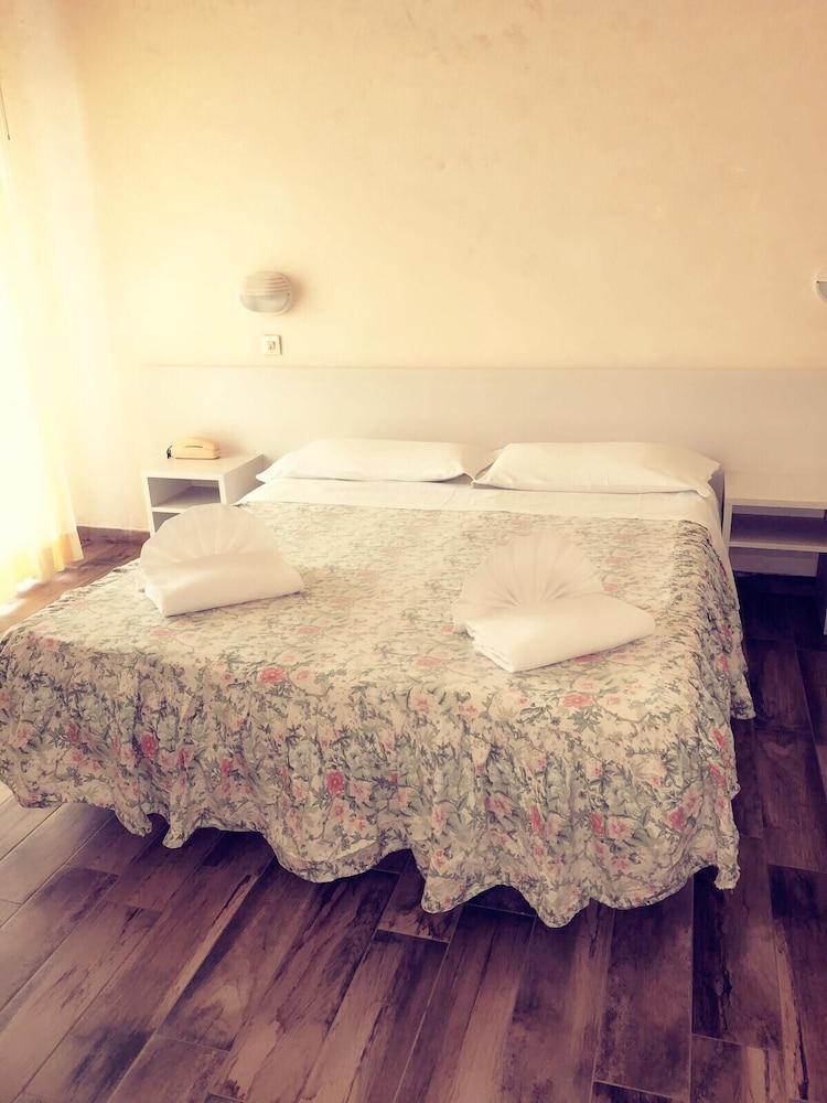 Hotel Brenta Viserbella di Rimini Екстер'єр фото