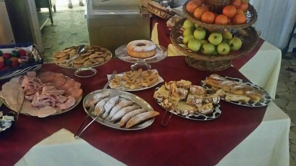 Hotel Brenta Viserbella di Rimini Екстер'єр фото