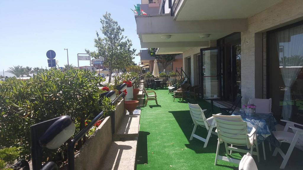 Hotel Brenta Viserbella di Rimini Екстер'єр фото