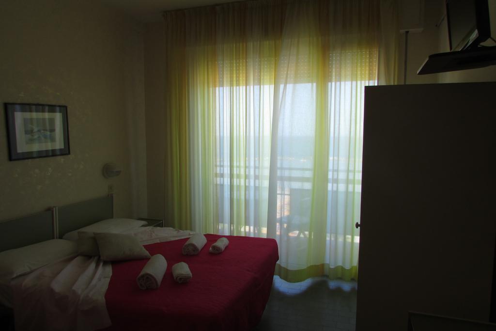Hotel Brenta Viserbella di Rimini Екстер'єр фото