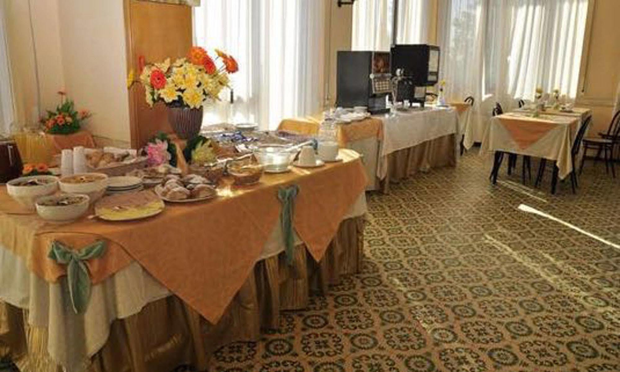 Hotel Brenta Viserbella di Rimini Екстер'єр фото